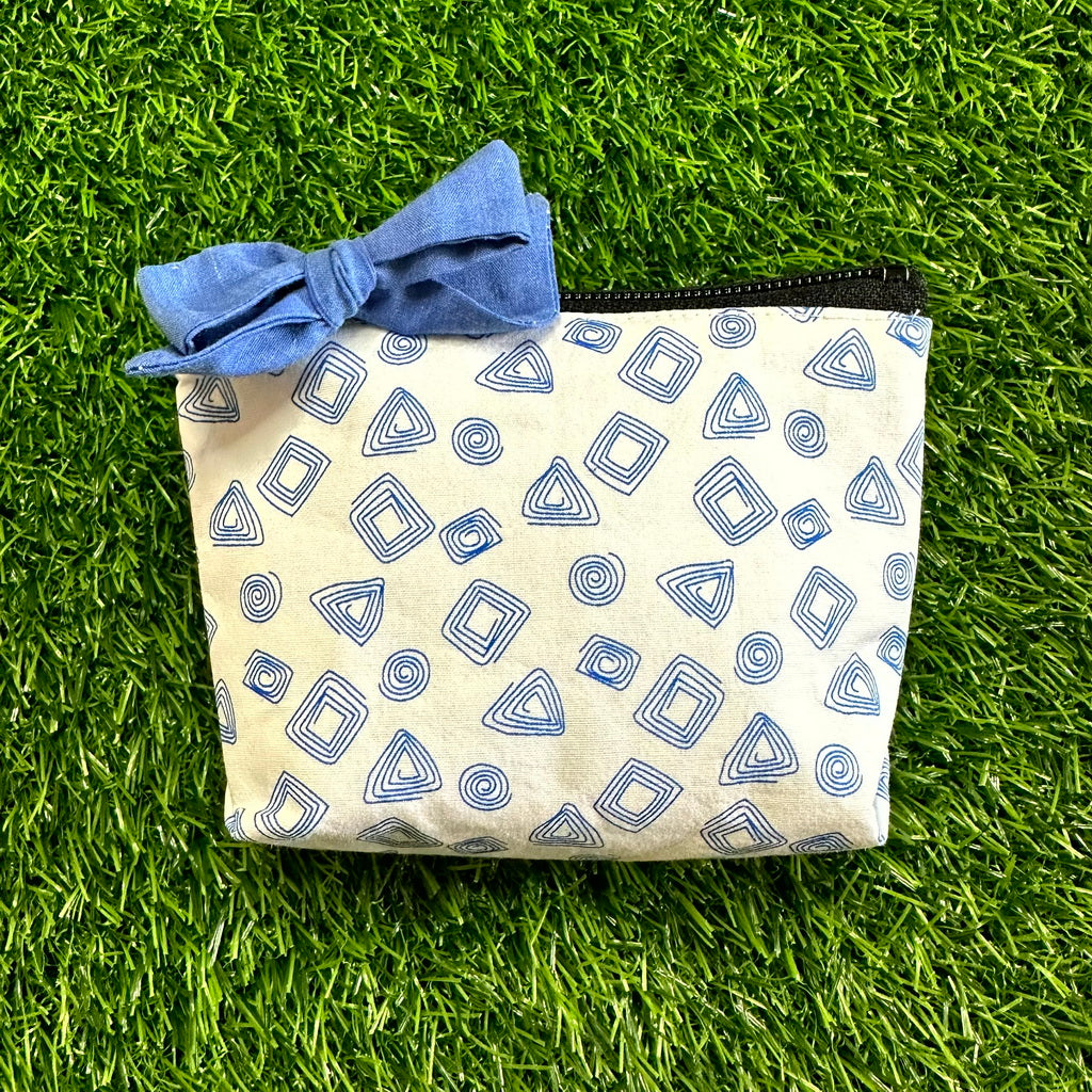 Small pouch with Bow
