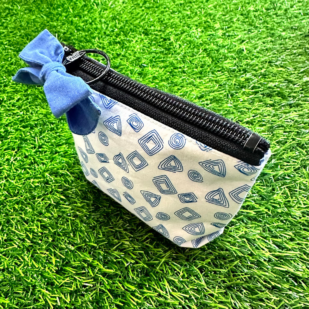 Small pouch with Bow