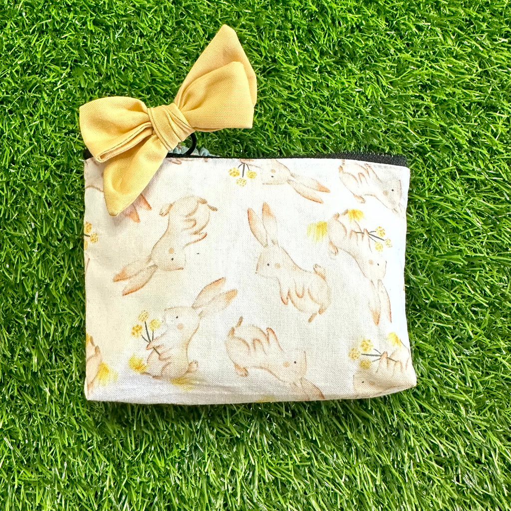 Small pouch with Bow