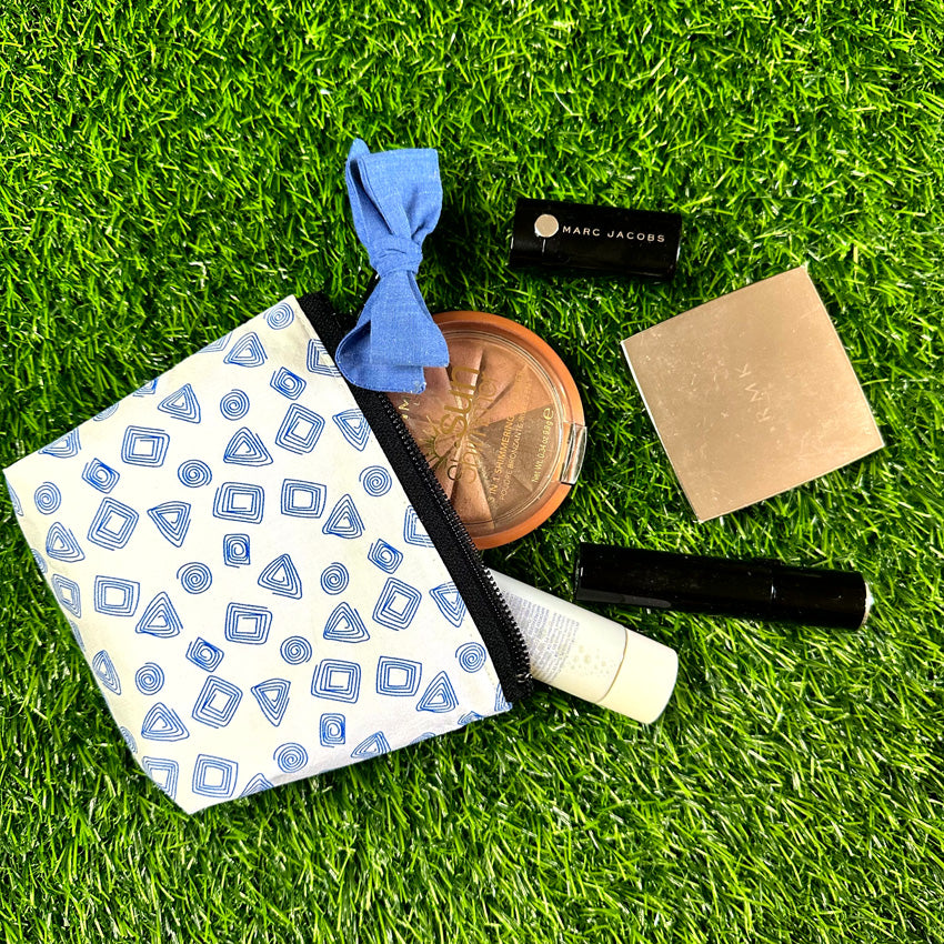 Small pouch with Bow